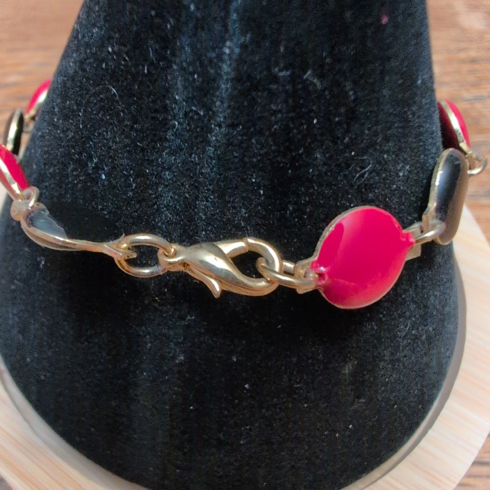 Red and Black Enamel Gold Tone Oval Link Bracelet Lobster Clasp Modern Style - Picture 3 of 3